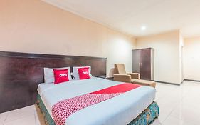 OYO 94759 Hotel Taman Cibinong